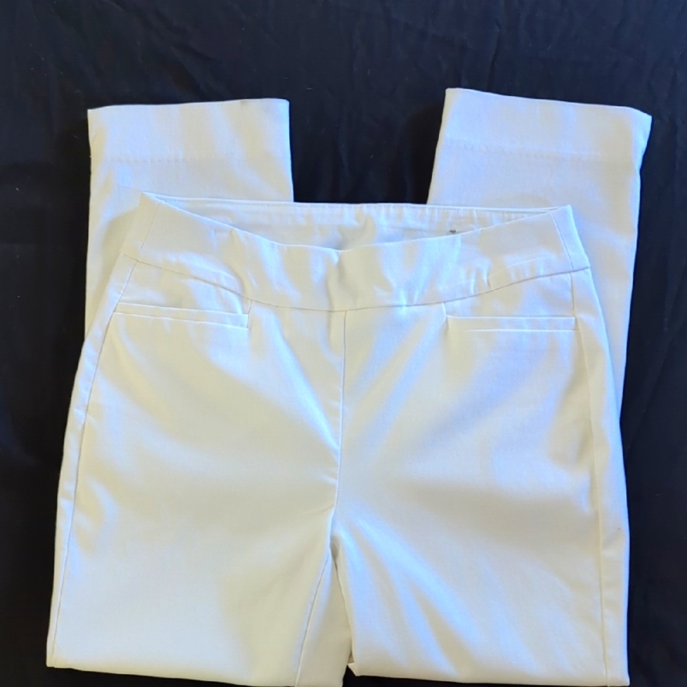 CHICOS Stylish White Pants